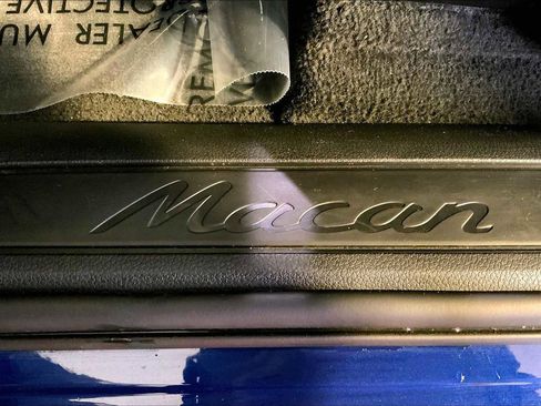 Certified 2024 Porsche Macan image 19
