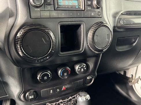 Used 2018 Jeep Wrangler Unlimited Sport AWD/4WD image 39