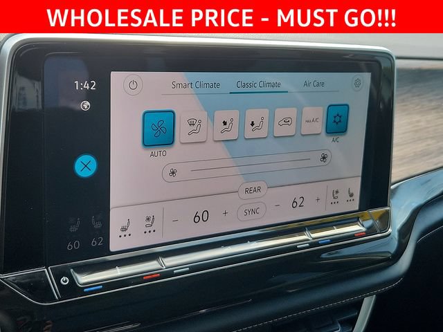 Used 2025 Volkswagen Atlas SEL AWD/4WD image 11