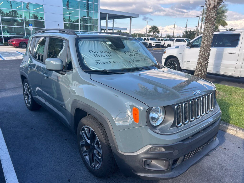 Used 2018 Jeep Renegade Latitude w/ Popular Equipment Group FWD image 3