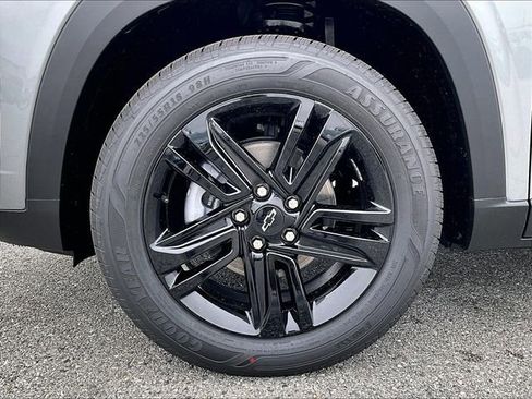 New 2026 Chevrolet Trax ACTIV w/ Sunroof Package FWD image 7