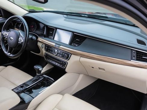 Used 2018 Kia Cadenza Technology FWD image 49
