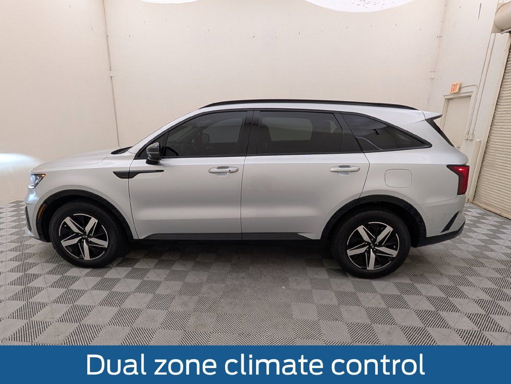 Used 2021 Kia Sorento S w/ Panoramic Sunroof Package FWD image 11