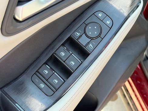 Used 2023 Nissan Rogue SV w/ SV Premium B Package FWD image 20