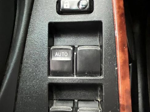 Used 2008 Toyota RAV4 Limited AWD/4WD image 6