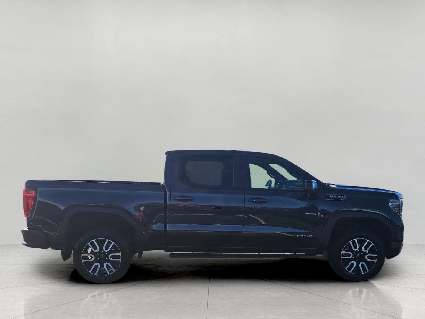 Used 2023 GMC Sierra 1500 AT4 w/ Technology Package AWD/4WD image 9