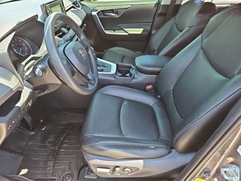 Used 2020 Toyota RAV4 XLE w/ Convenience Package AWD/4WD image 13
