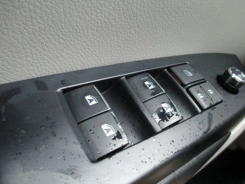 Used 2019 Toyota Highlander Limited image 26