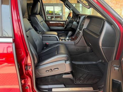Used 2015 Lincoln Navigator 4WD image 23