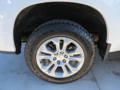 Used 2025 Chevrolet Silverado 1500 LTZ image 9