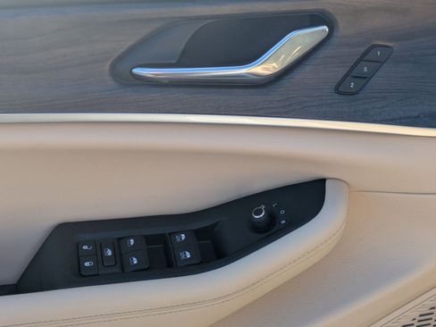 Certified 2024 Jeep Grand Cherokee L Limited image 12