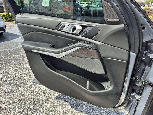 Used 2025 BMW X5 xDrive50e AWD/4WD image 27