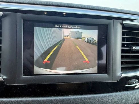 Used 2019 Chrysler Pacifica Touring-L FWD image 16