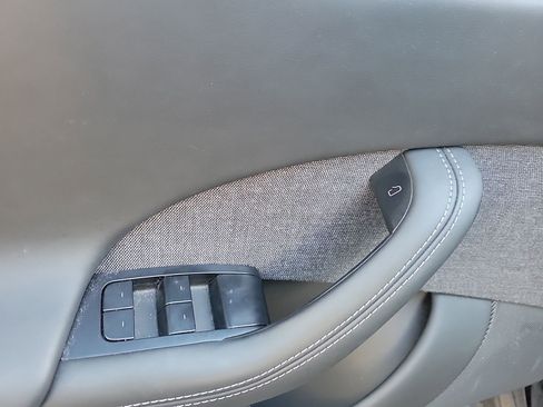 Used 2022 Tesla Model S image 17