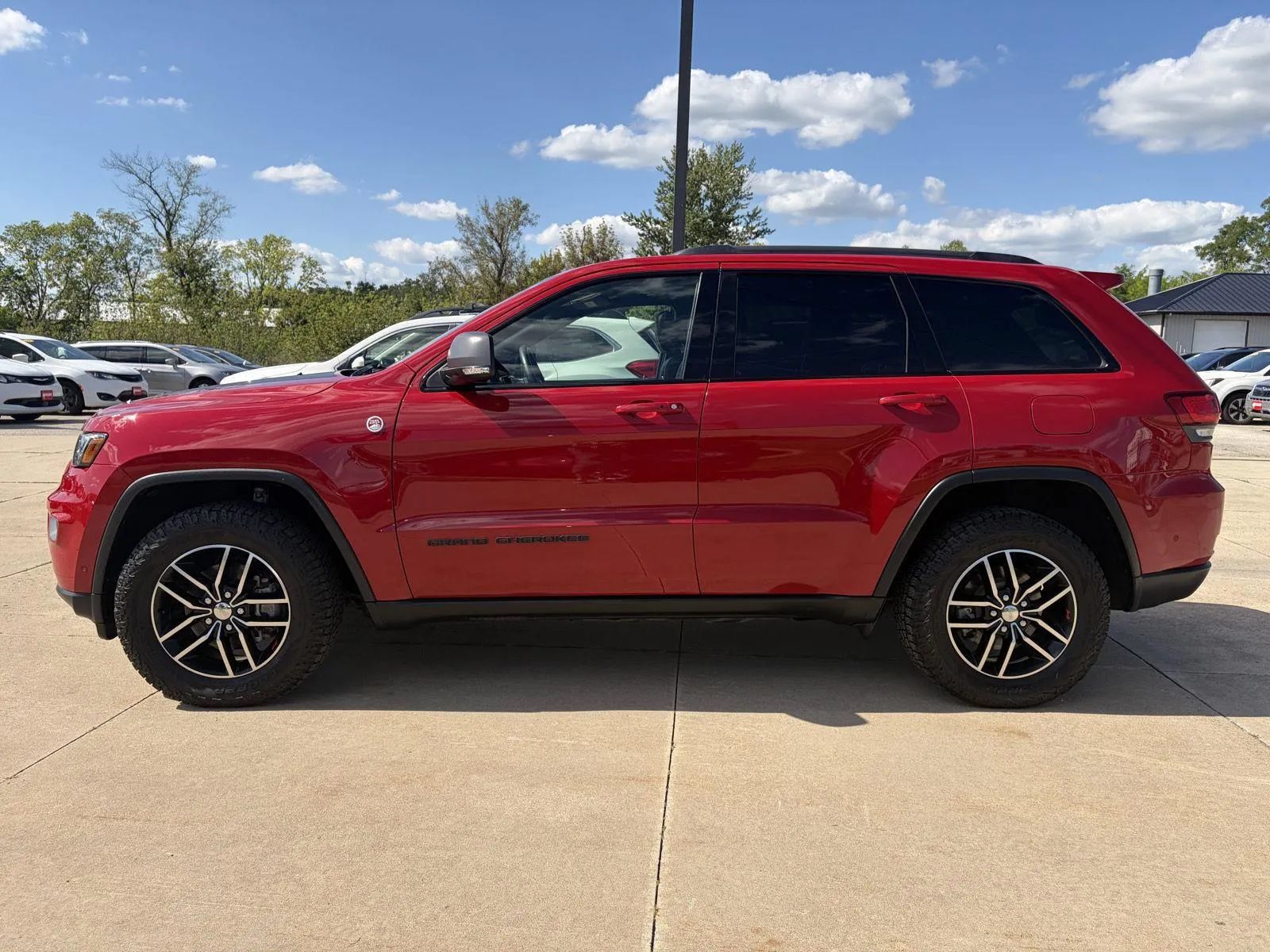 Used 2017 Jeep Grand Cherokee Trailhawk w/ Trailhawk Luxury Group AWD/4WD image 5
