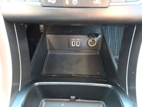 Used 2020 Ford Fusion SE image 32