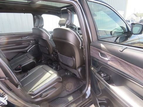 Used 2023 Jeep Grand Cherokee L Overland w/ Advanced Protech Group III image 29