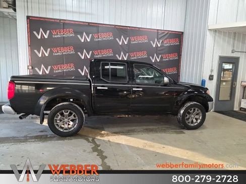 Used 2014 Nissan Frontier SL w/ SL Moonroof Package image 3