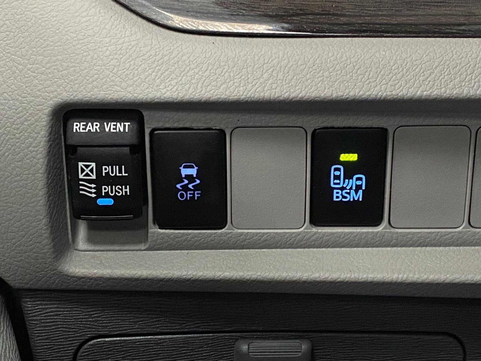 Used 2016 Toyota Sienna XLE FWD image 15
