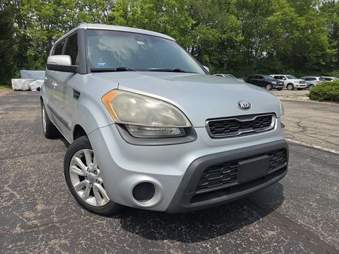 Used 2013 Kia Soul + w/ Audio Pkg FWD image 21