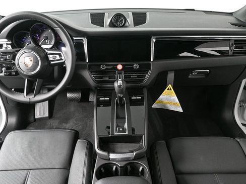 Certified 2025 Porsche Macan image 19