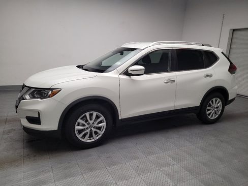 Used 2020 Nissan Rogue SV FWD image 2