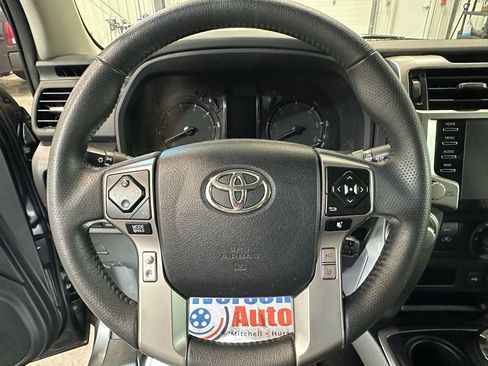 Used 2022 Toyota 4Runner SR5 Premium image 18