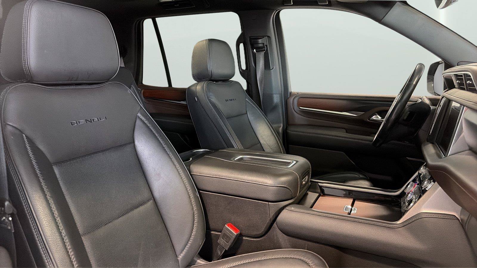 Used 2022 GMC Yukon Denali w/ Denali Premium Package AWD/4WD image 14