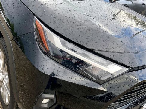 Used 2025 Toyota RAV4 XLE Premium image 28