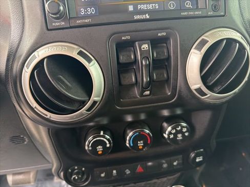 Used 2017 Jeep Wrangler Unlimited Rubicon AWD/4WD image 15