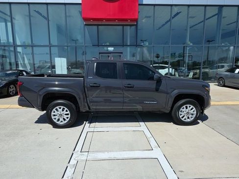 Used 2025 Toyota Tacoma SR5 image 3