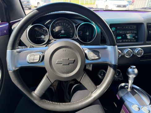 Used 2004 Chevrolet SSR w/ Preferred Equipment Group RWD image 17