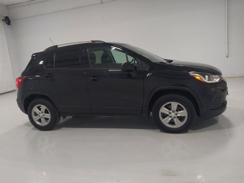Used 2022 Chevrolet Trax LT w/ LT Convenience Package AWD/4WD image 11