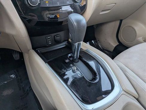 Used 2016 Nissan Rogue S image 18