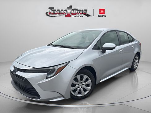 Used 2023 Toyota Corolla LE FWD image 4