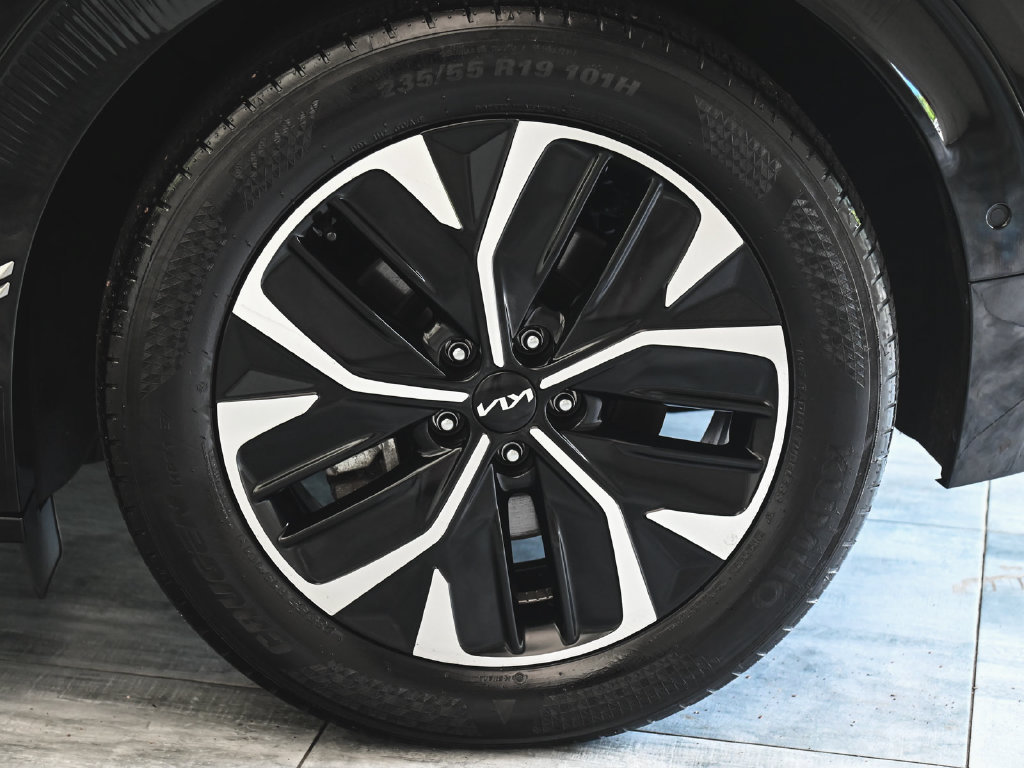 Used 2023 Kia EV6 Wind w/ Wind Technology Package AWD/4WD image 7