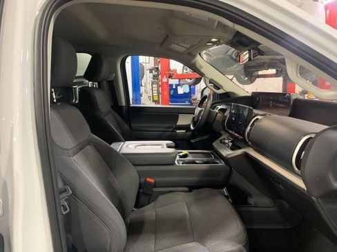 Used 2025 Ford Expedition Active AWD/4WD image 23