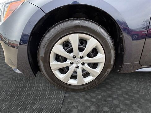 Used 2022 Toyota Corolla LE w/ Carpet Mat Package (TMS) image 13