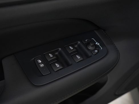 Used 2025 Volvo V60 B5 Cross Country Plus image 23