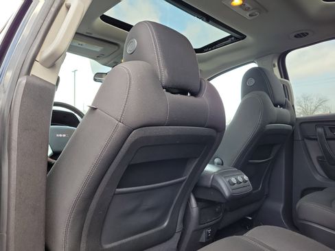 Used 2015 GMC Acadia SLE image 12