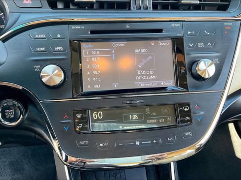 Used 2017 Toyota Avalon Limited image 32