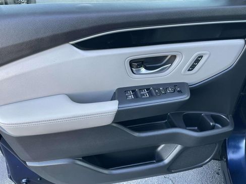 Used 2025 Honda Pilot EX-L image 26