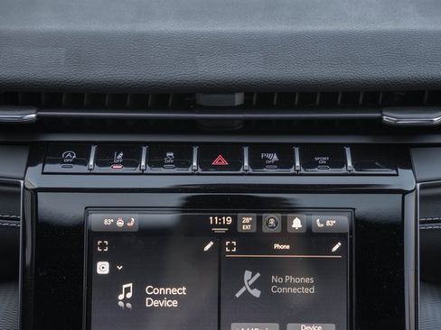 Used 2025 Jeep Grand Cherokee Altitude image 21