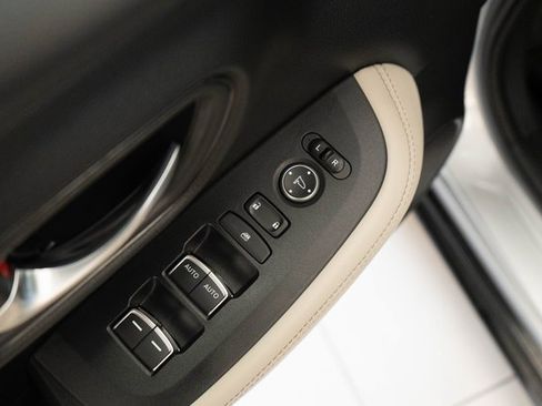 Used 2023 Honda HR-V EX-L image 13