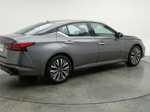 Used 2025 Nissan Altima 2.5 SV FWD image 9