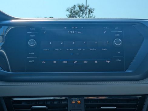 Used 2024 Volkswagen Taos SE FWD image 19