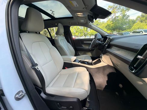 Certified 2024 Volvo XC40 B5 Ultimate w/ Protection Package Premier AWD/4WD image 18