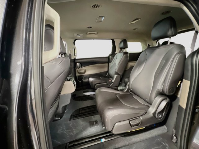 New 2027 Kia Carnival LXS FWD image 24