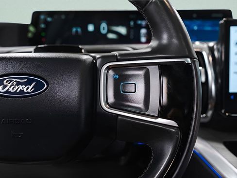 Used 2025 Ford Expedition Platinum AWD/4WD image 11