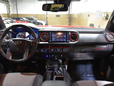 Used 2020 Toyota Tacoma TRD Off-Road w/ Technology Package AWD/4WD image 37